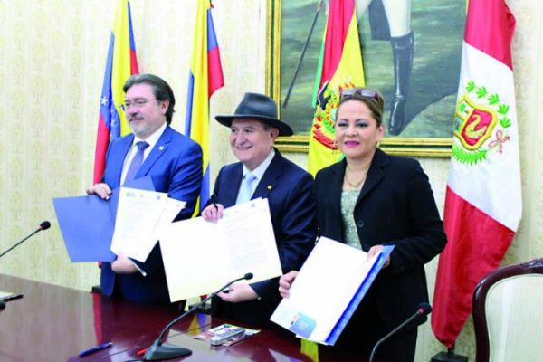 Notariados de Bolivia, Espaa y la Universidad Andina suscriben convenios de colaboracin interinstitucional.